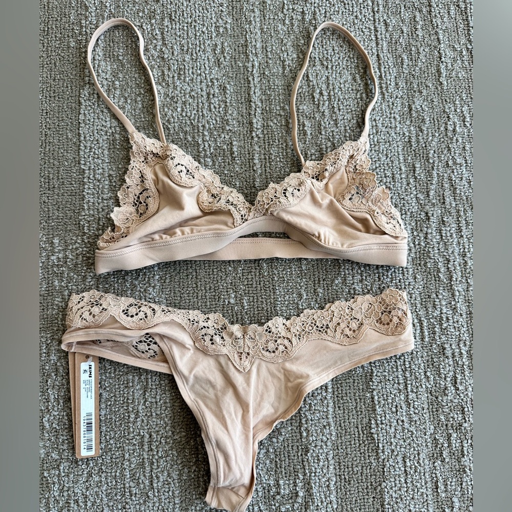 SKIMS fits everybody lace dipped scoop bralette and thong, size small